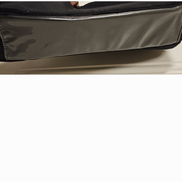 Lug Black Quilted messenger crossbody travel bag baby diaper bag - Picture 6 of 15